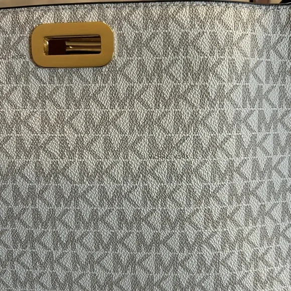 Michael Kors vanilla Sullivan large messenger Bag